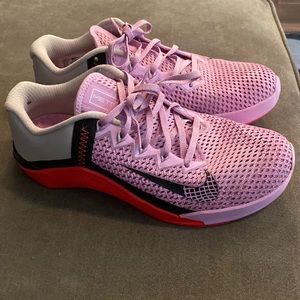 Womens Nike shoe